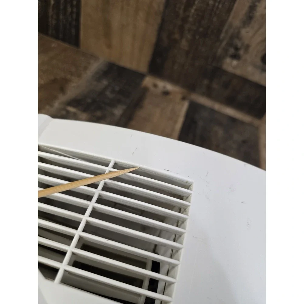 Kenmore Air Cleaner Ionizer Model 83240 White Tabletop Air Purifier 120V 0.90A